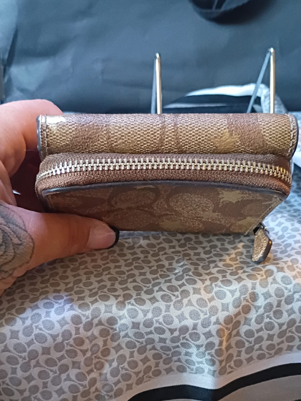 Coach Signature Wallet - Picture 5 of 13